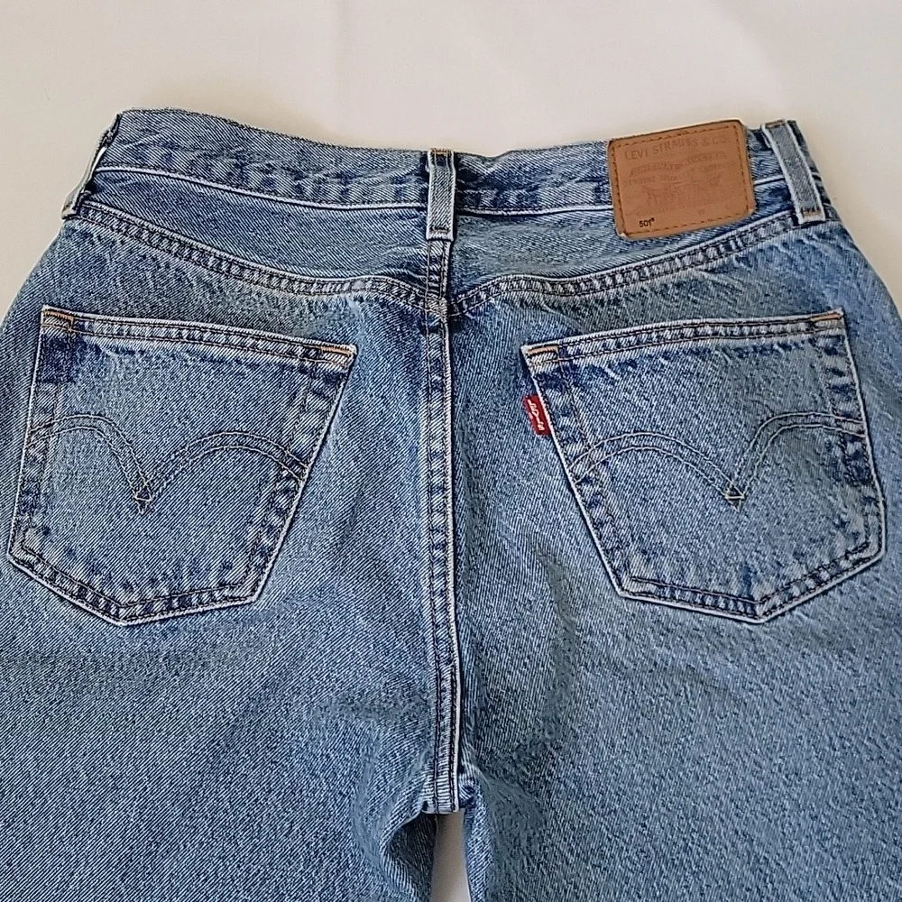 Levi's 501 Womens Jeans 26 Waist 30 Length Leather Patch Big L Tag 100% cotton - Picture 2 of 11